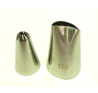 Large petal nozzle for cake decorating